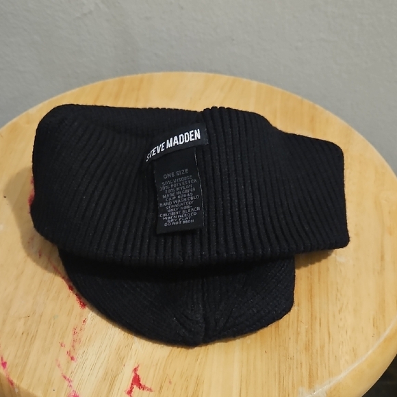 Steve Madden Classic Black Ribbed Beanie - Picture 4 of 4